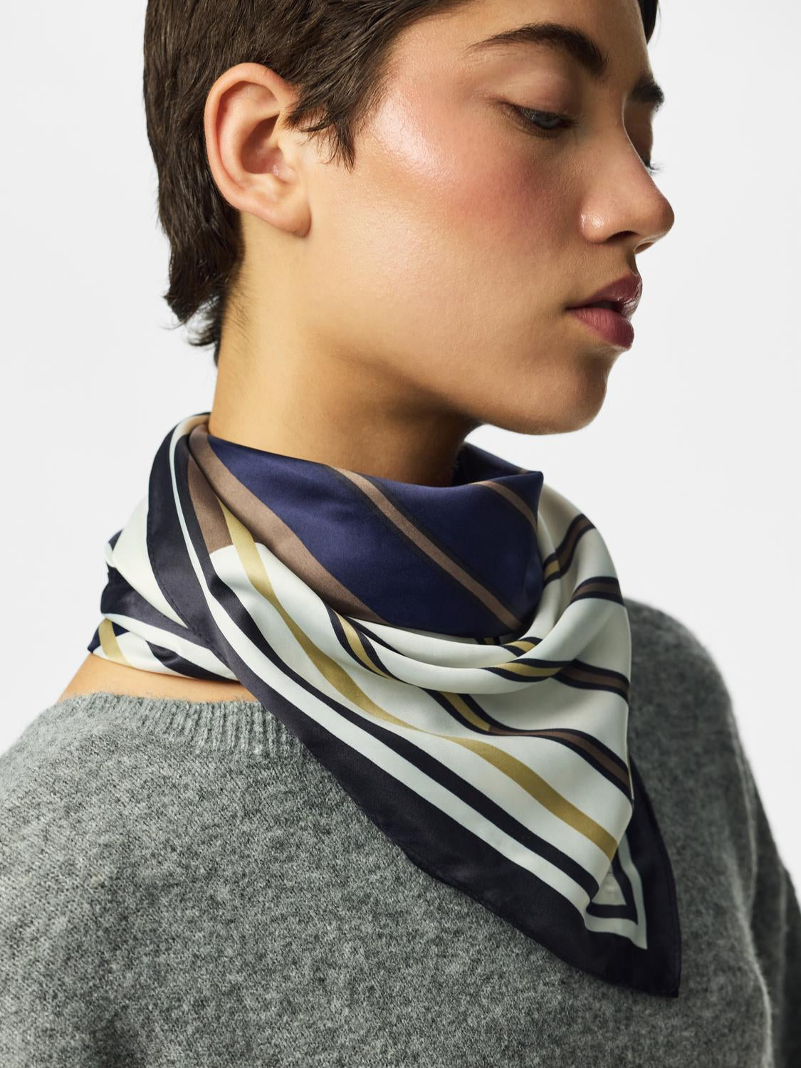 model_shot-creative